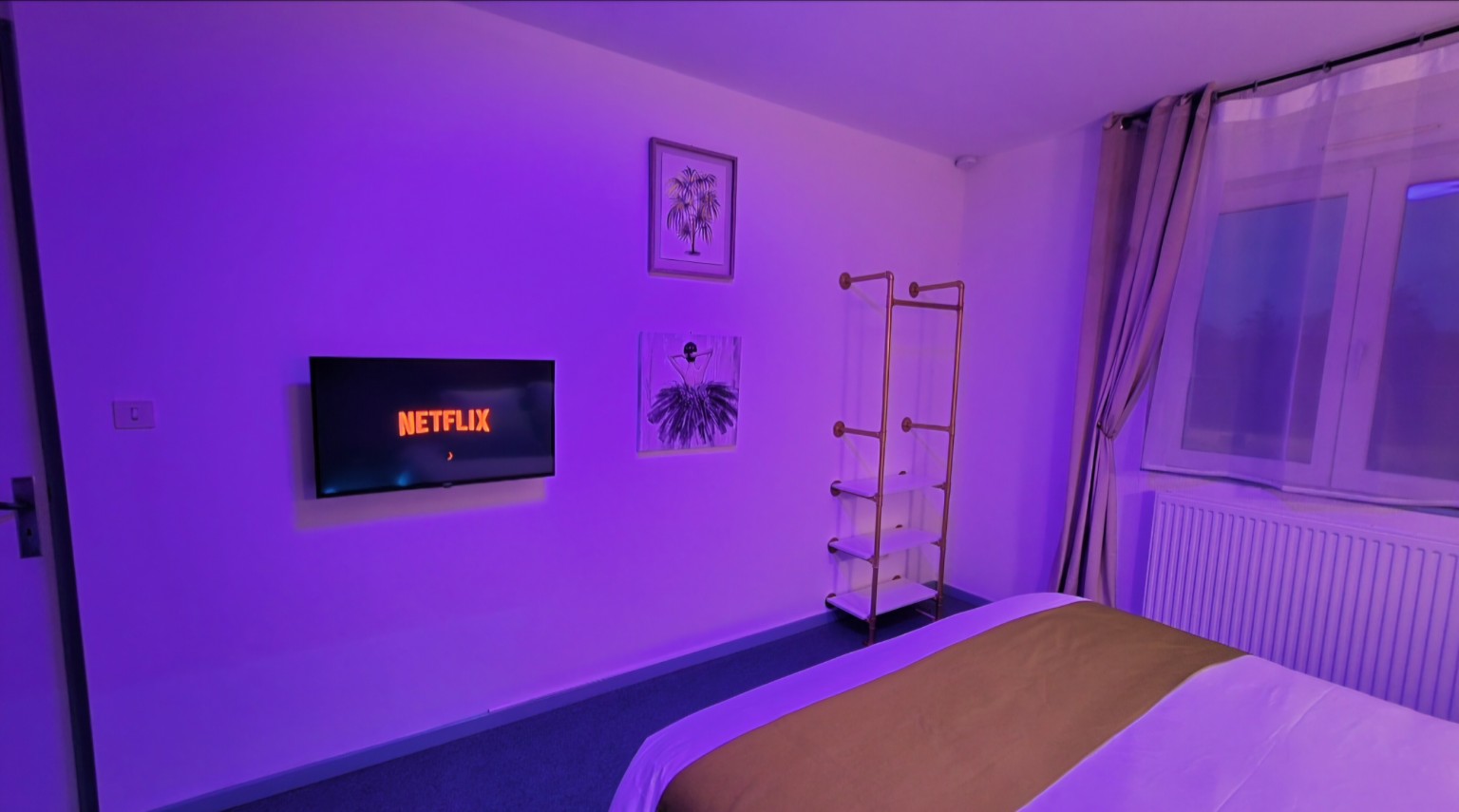 Télévision connectée face au lit de l’Appartement 2
