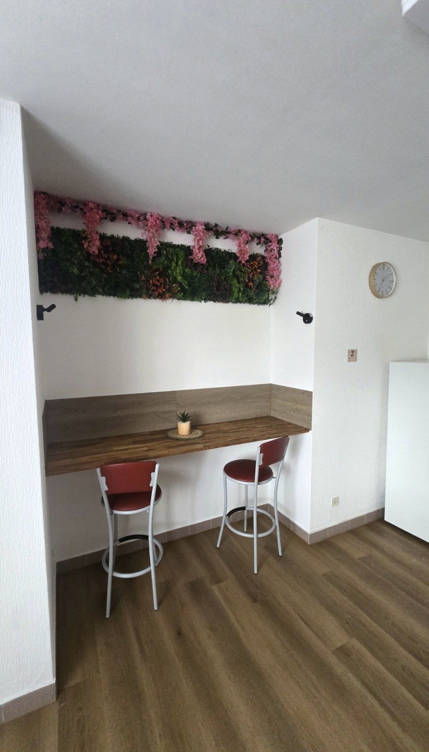 Coin repas aménagé dans la cuisine de l’Appartement 2