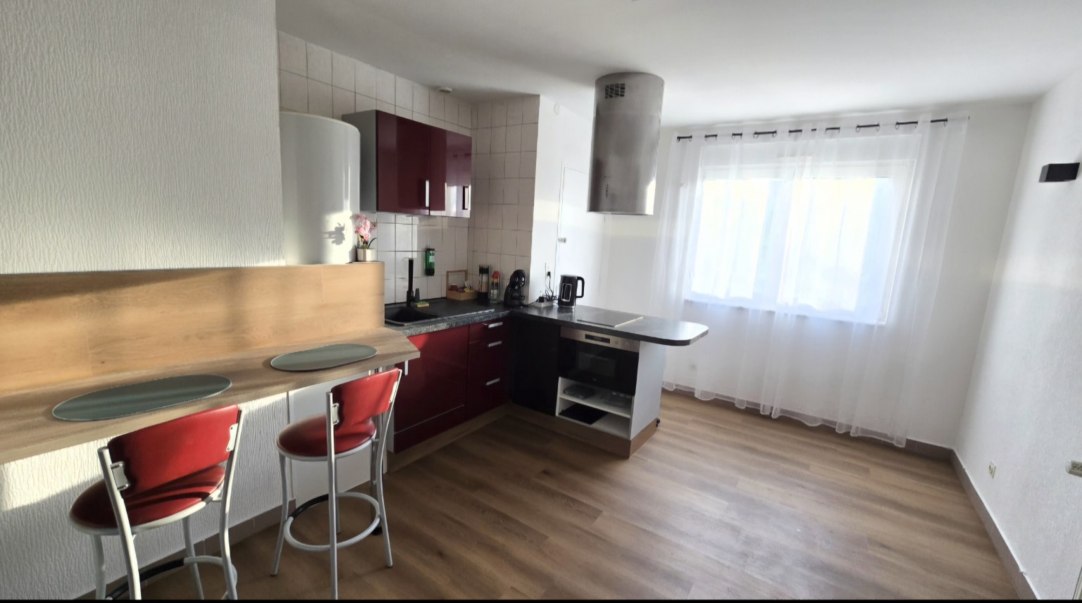 Cuisine lumineuse et espace repas de l’Appartement 3