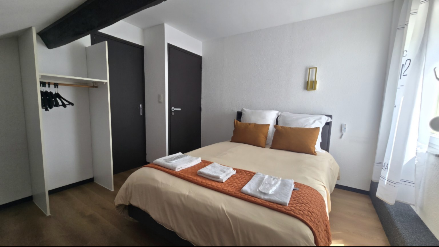Petite Chambre 2 avec lit double et linge de lit fourni